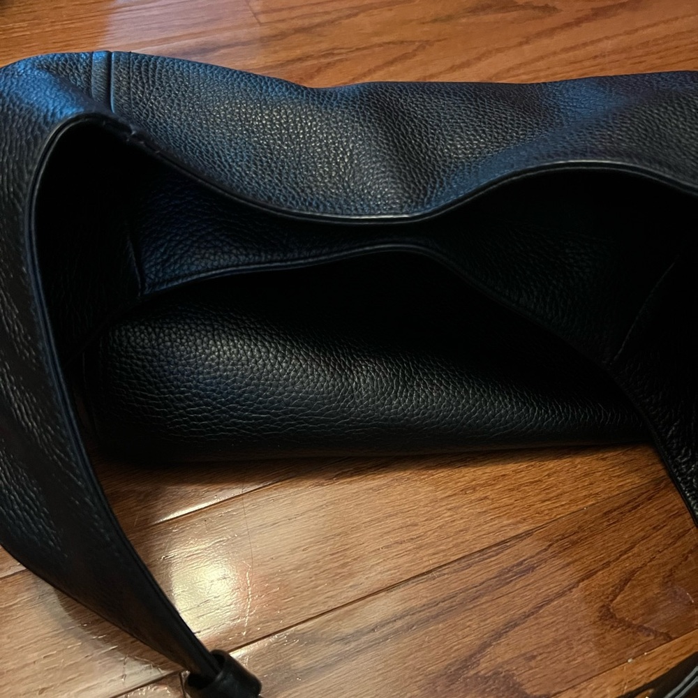 MK Elegant Black Leather Hobo Bag - Picture 5 of 8